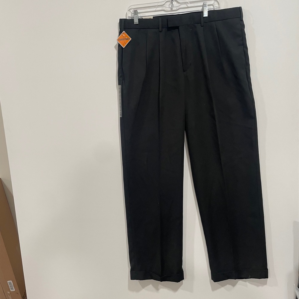 Dockers GoKhaki Stain Defender Mens 36x32 Black Pleated Cuffed Relaxed Pants NEW